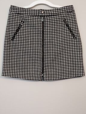 Hollister M Ultra High Rise Black/White Lined Houndstooth Front Zip Mini Skirt